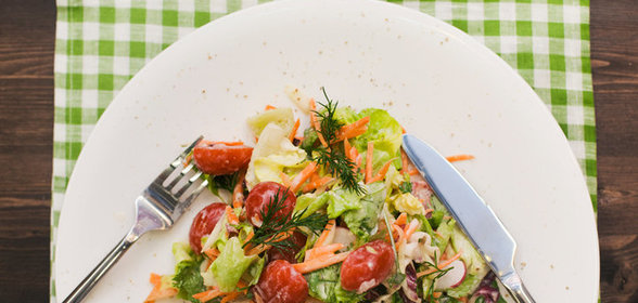 Легкий салат с йогуртовым соусом