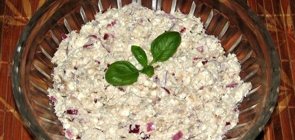 Салат с копченой скумбрией