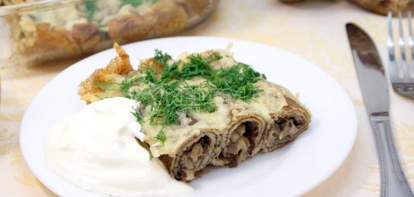 Фаршированные блины с сыром и грибами