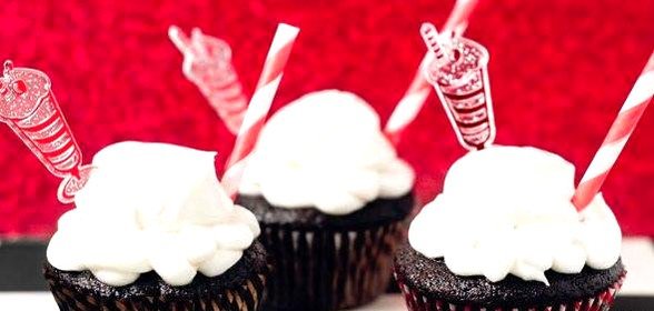 Маффины с пивом рутбир и ванильным кремом