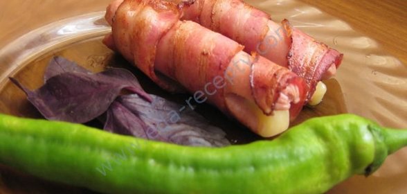 Сосиски с сыром и беконом