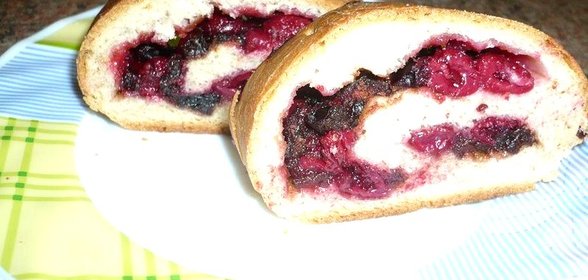 Постный рулет с вишней