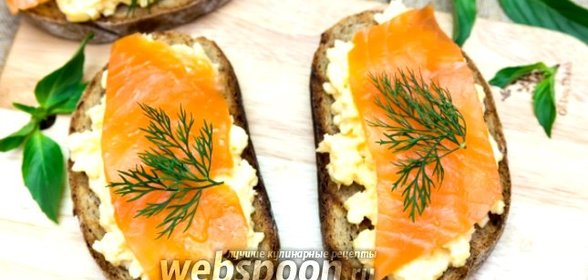 Бутерброд с яичницей-болтуньей