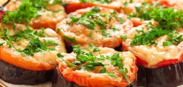 Баклажаны с сулугуни и помидорами