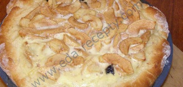 Открытый яблочный пирог с яблоками