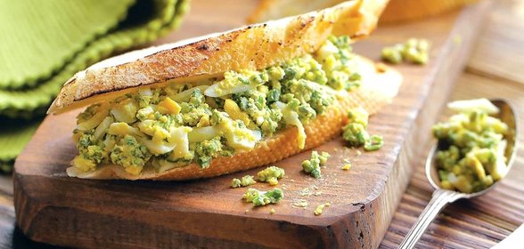 Салат из яйца и зеленого лука