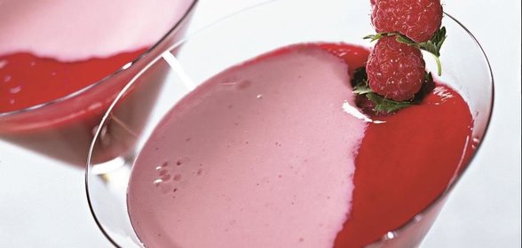 Коктейль из простокваши с малиной