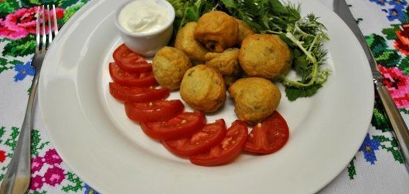 Грибы в кляре со сметаной