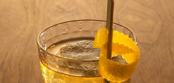 Коктейль «Олд-фэшенд» (Old Fashioned)