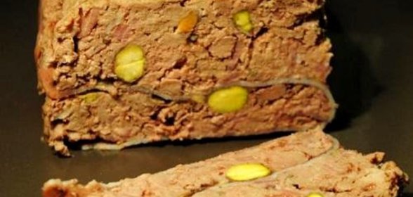 Паштет из свиной печени с фисташками