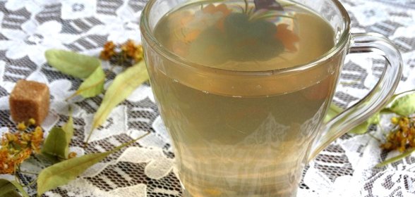 Компот из груш и персиков с липой