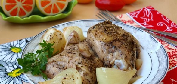 Курица запечённая в духовке с луком