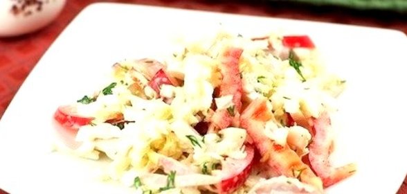 Салат с курицей и кальмарами