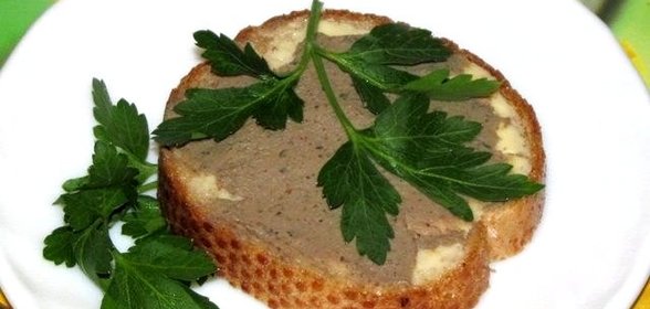 Бутерброды с паштетом из печени