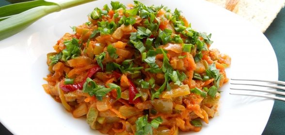 Кабачки тушеные с овощами