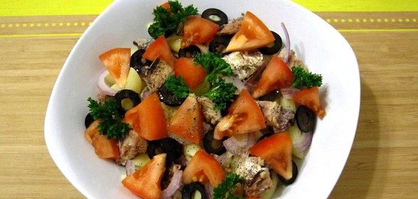 Салат из макарон с сардинами