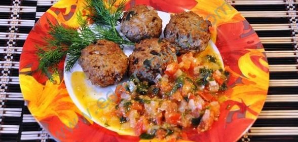 Жареные фрикадельки с томатным соусом