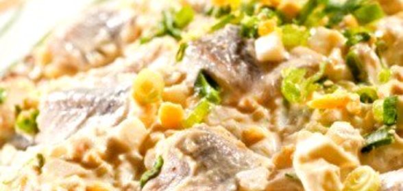 Салат с сельдью и яблоком