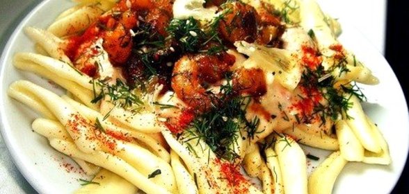 Спагетти в сливочном соусе со сладко-острыми креветками