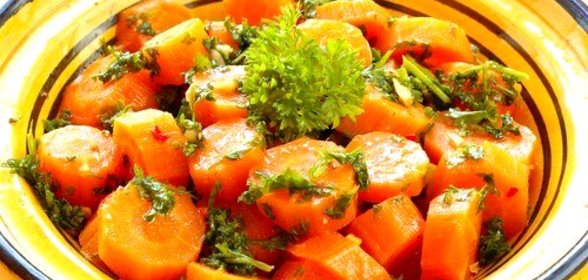 Морковь в кленовом сиропе со свежим укропом