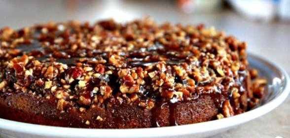 Перевернутый тыквенный пирог с орехами