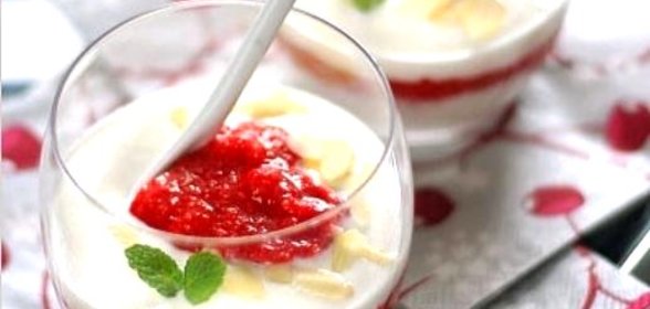 Творожный десерт с клубникой