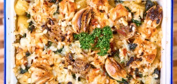 Запеченые ньокки с копченым окороком и цукини под сырным соусом