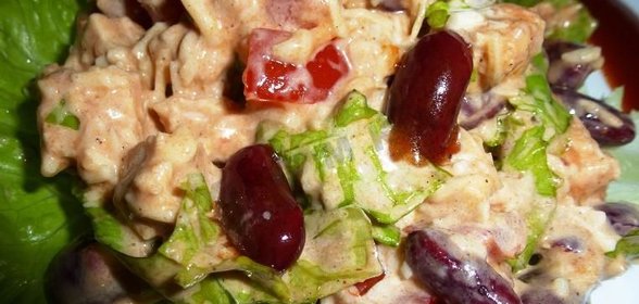 Салат из красной фасоли с куриной грудкой