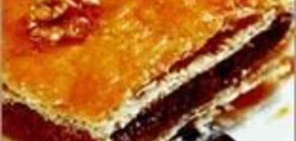 Пирог с бананово-ореховой начинкой из слоеного теста