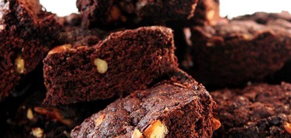 Шоколадные пирожные с грецким орехом