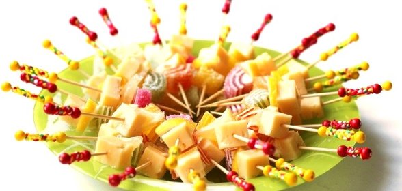 Канапе с мармеладом и сыром