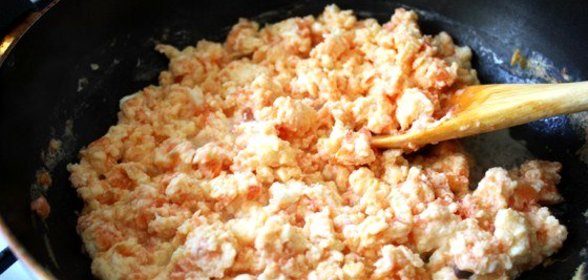 Омлет с помидорами