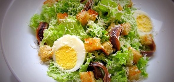 Салат с анчоусами