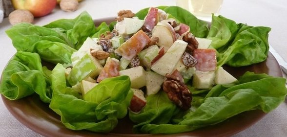 Салат с яблоками и сельдереем