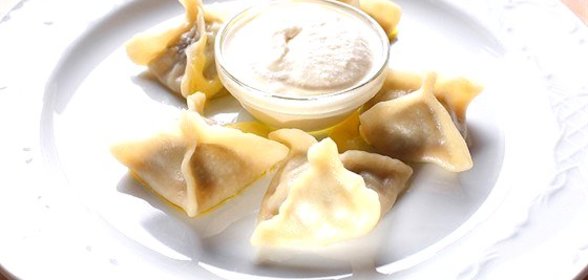 Хинкали с бараниной и зеленью