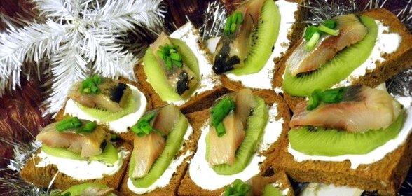 Канапе с селедкой и картошкой