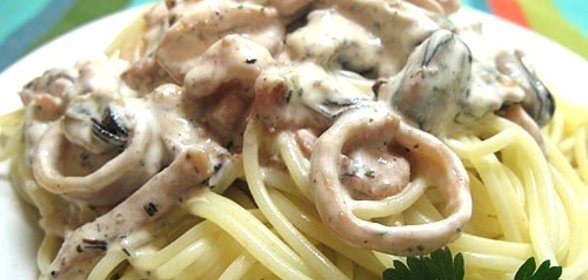 Морской коктейль с макаронами