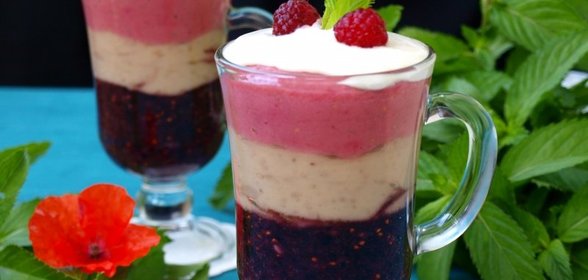 Ягодный десерт с бананами