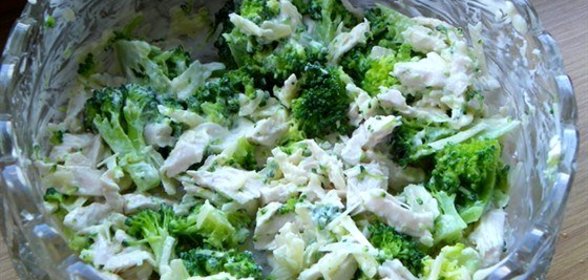 Салат из брокколи с курицей