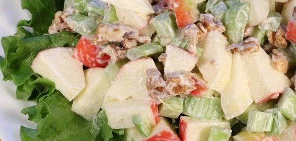 Салат из бананов, яблок и сельдерея