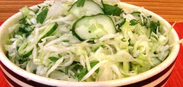 Салат из свежей капусты с огурцами
