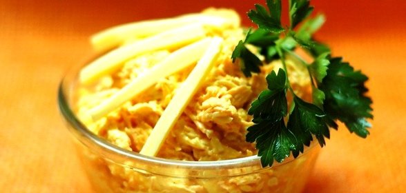 Салат из моркови с сыром