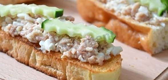 Бутерброды с печенью трески огурцом яйцами