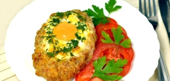Шницель из фарша с яйцом