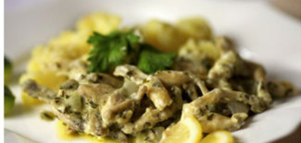 Лягушачьи лапки в сметанном соусе с белым вином