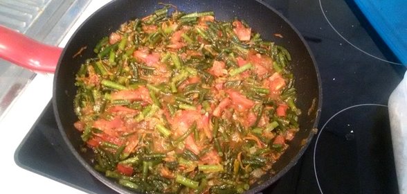 Тушеные чесночные стрелки