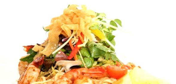 Креветки с манго и стеклянной лапшой