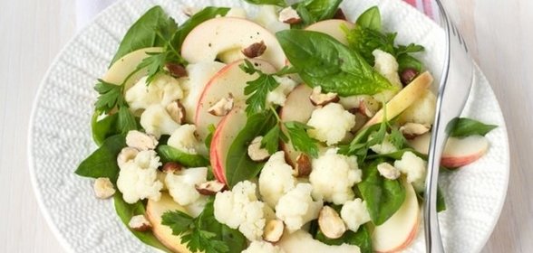 Салат из цветной капусты с яблоком