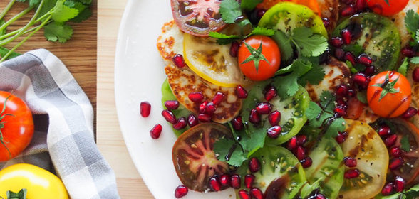 Салат с помидорами и адыгейским сыром