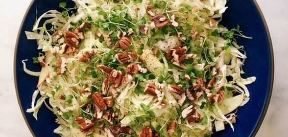 Салат с фенхелем, яблоками и орехами